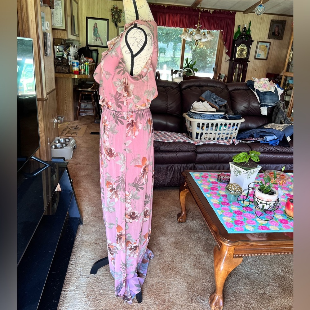Woman’s beautiful Before You Collection long high low floral sheer long dress. - Picture 5 of 15